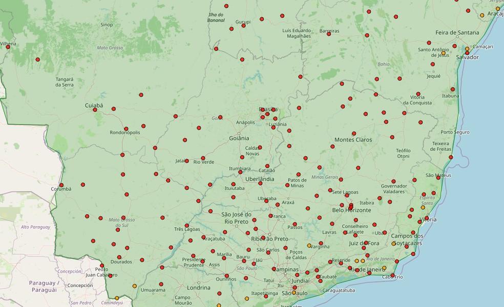 Pontos em vermelho estão com riscos altos para incêndios