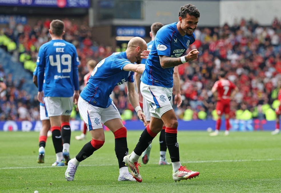 Jefté comemora primeiro gol com a camisa do Rangers, na goleada por 4 a 0 sobre o Aberdeen