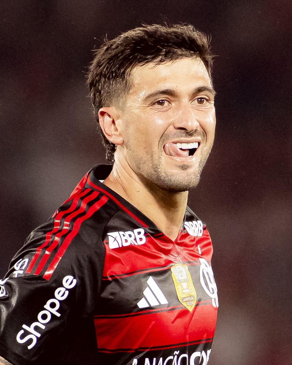 Arrascaeta comemora seu gol em Flamengo x Vitória — Foto: Adriano Fontes/Flamengo