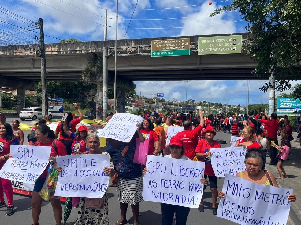 Manifestantes em Paulista pedem por moradia