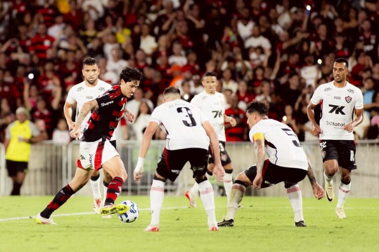 Golaço de Pedro em jogo do Flamengo repercute nas redes sociais