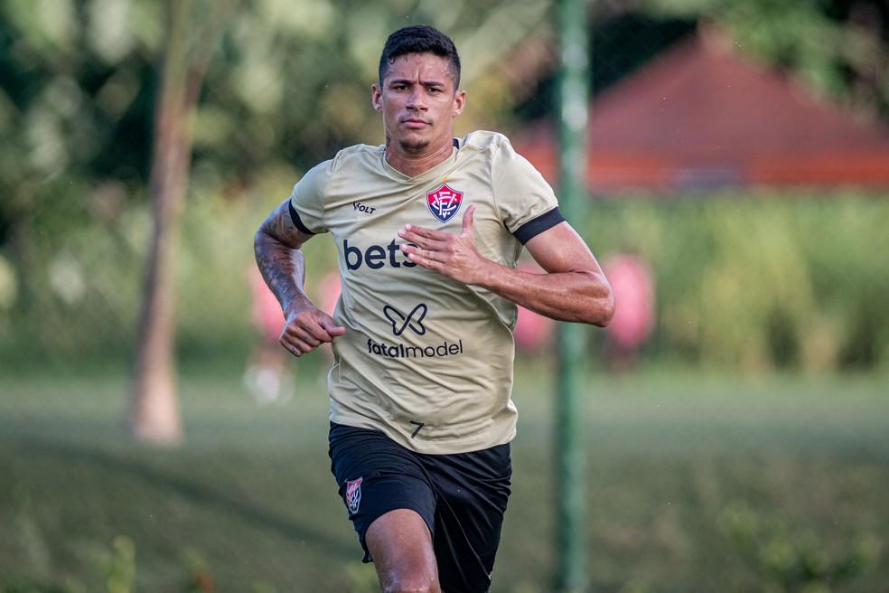 Camutanga em treino pelo Vitória