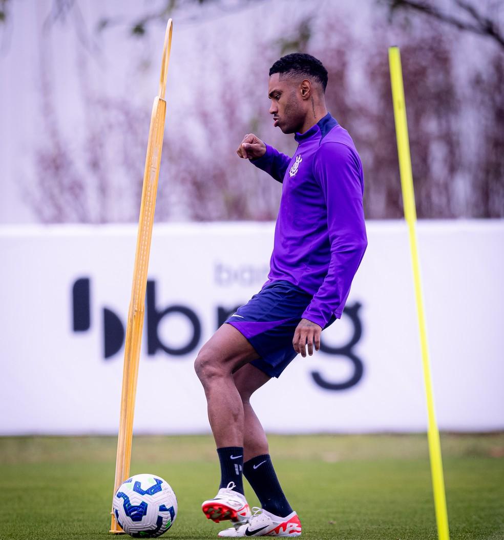 Vitinho em treino do Corinthians