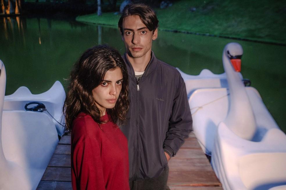 Julia Dalavia e Jaffar Bambirra em cena de 'Dias Perfeitos'.