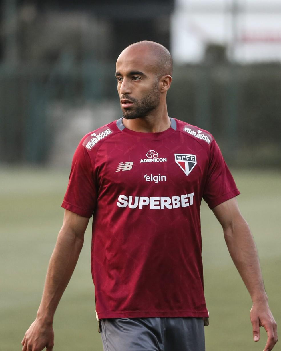 Lucas em treino do São Paulo