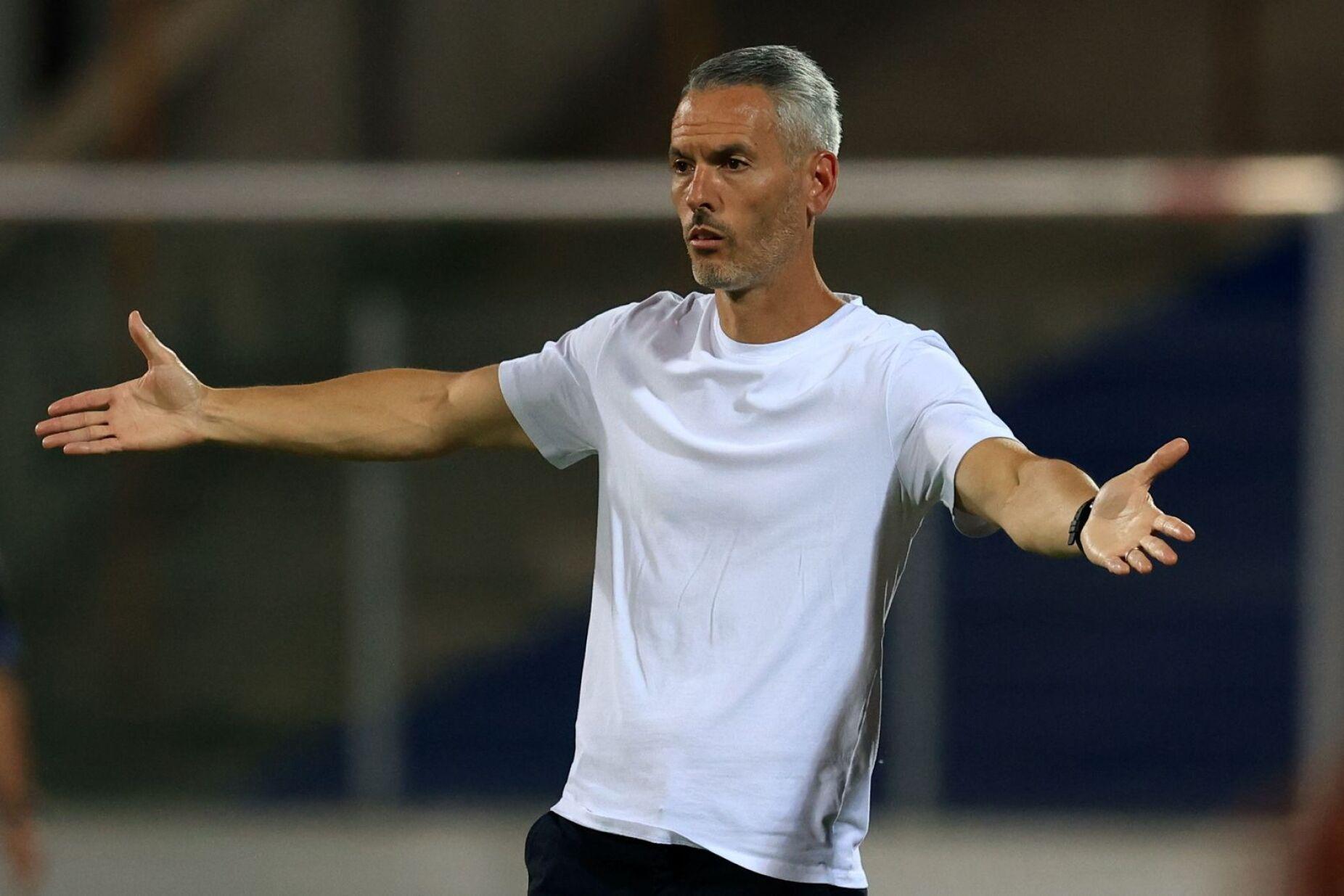 Carlos Vicens durante declaração sobre treino
