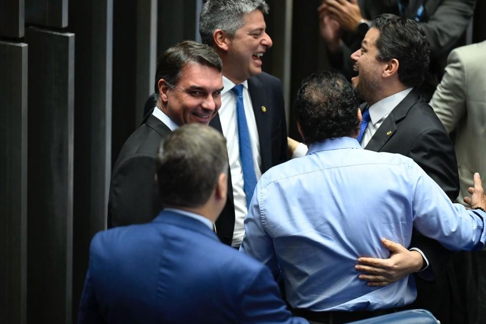 Senadores bolsonaristas com o presidente do Senado, Davi Alcolumbre.