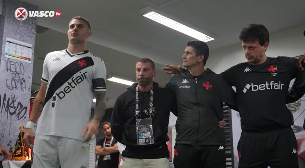 Vegetti faz preleção dedicada a Diniz e Pedrinho no Vasco