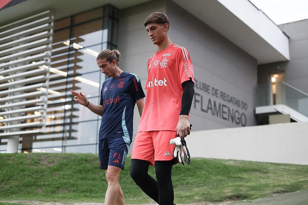 Filipe Luís e Léo Nannetti no treino do Flamengo