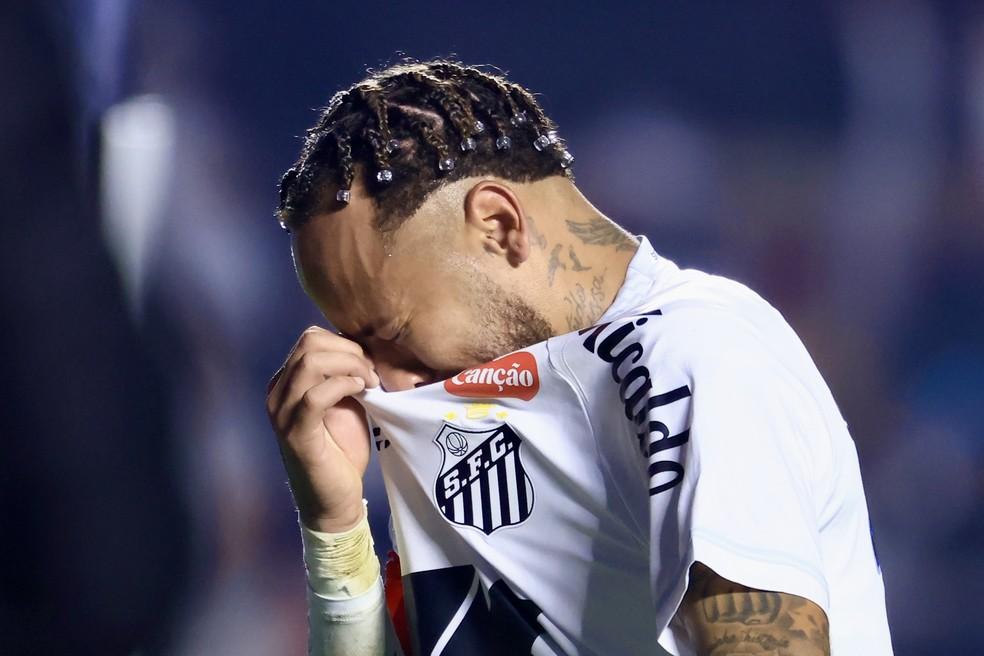 Neymar levou cartão contra o Vasco
