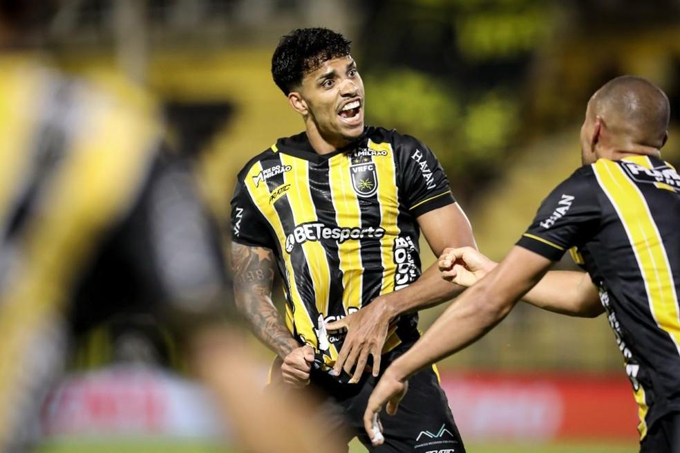 Gabriel Bahia em partida do Volta Redonda