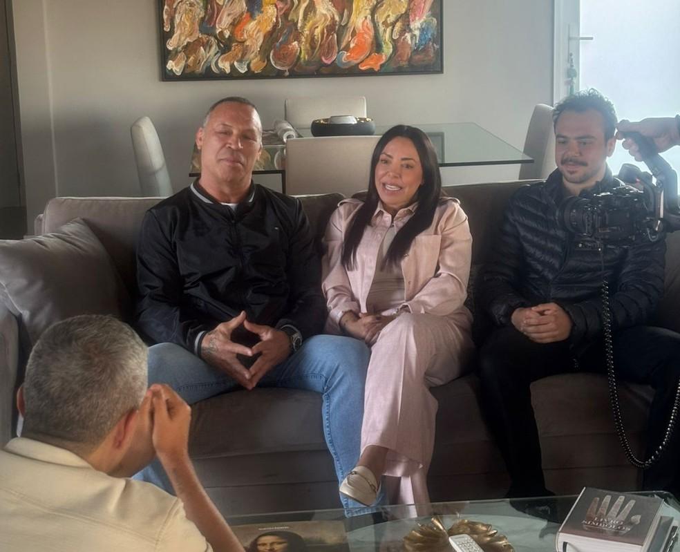 Wanderlei Silva em casa com a esposa Tea e o filho Thor