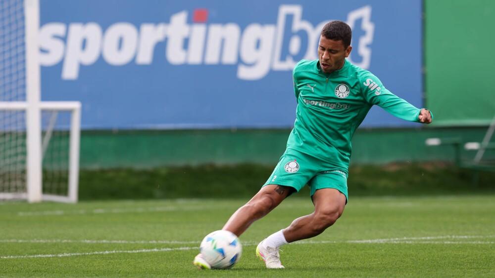 Marcos Rocha ficou em SP e não participará de jogo do Palmeiras