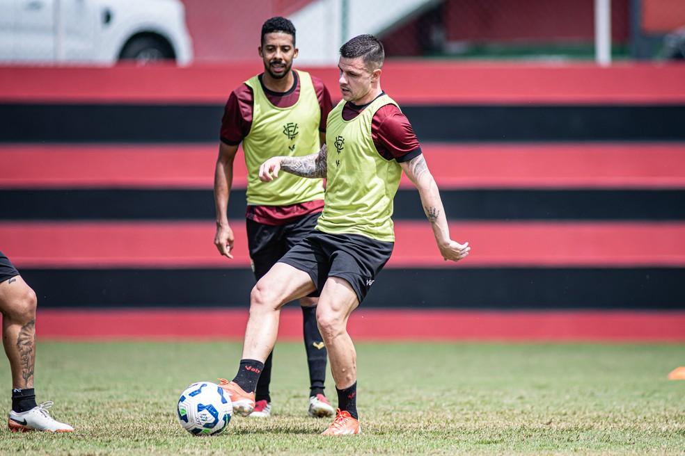 Willian Oliveira e Renato Kayzer em treino do Vitória