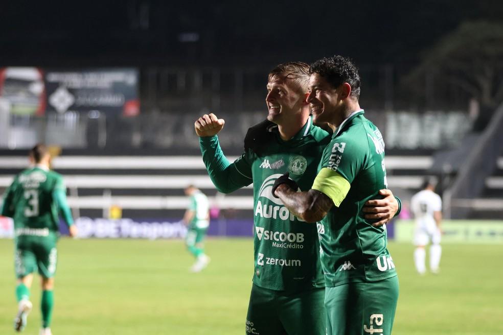 Giovanni Augusto e Walter Clar devem começar entre os titulares
