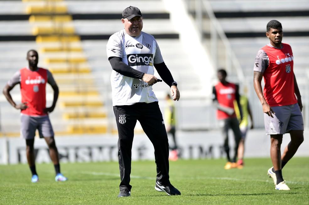 Marcelo Fernandes durante treino da Ponte Preta