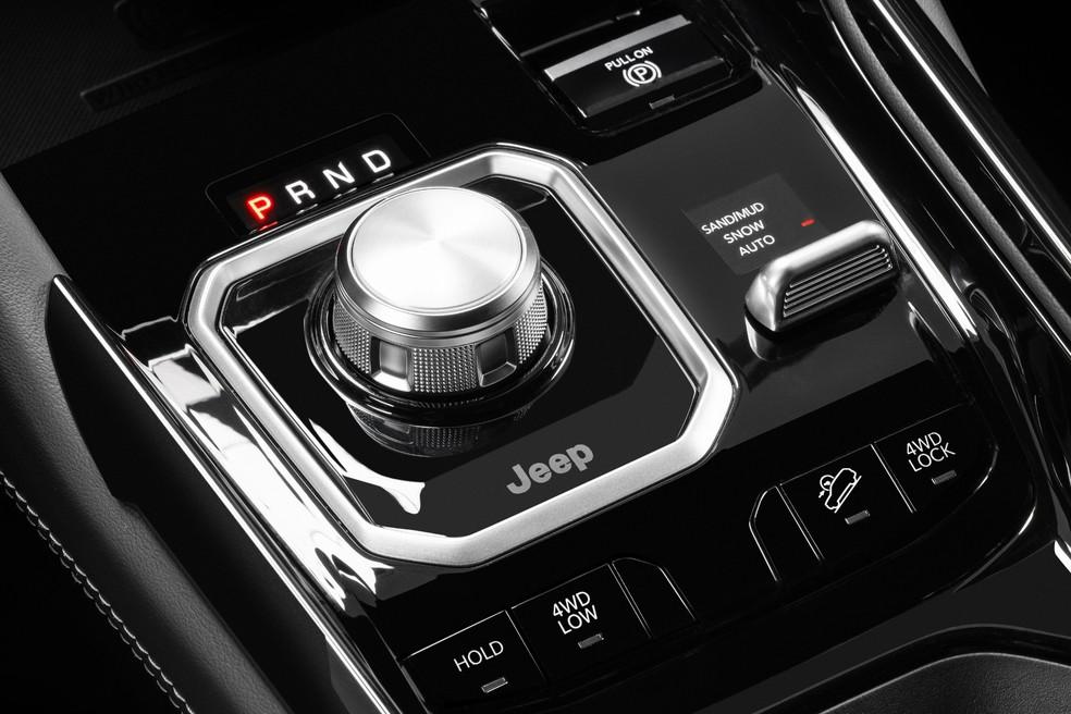 Jeep Commander Overland e Blackhawk 2026