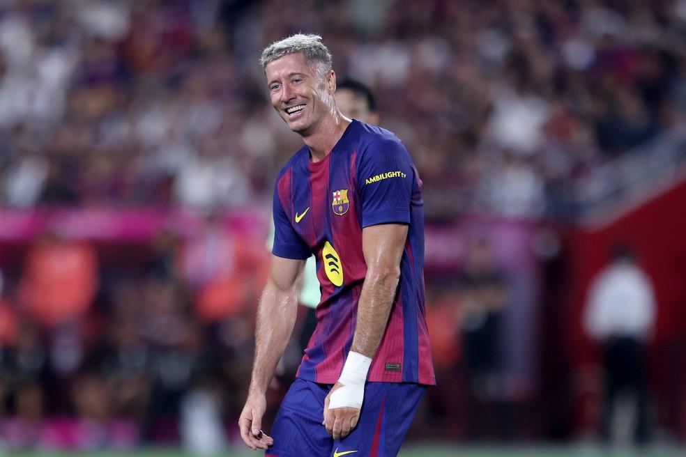 Lewandowski não entrará em campo neste domingo pelo Barcelona, contra o Como