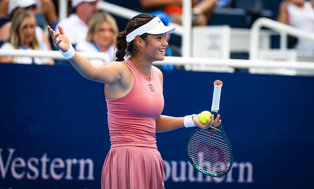 Emma Raducanu durante partida no Aberto de Cincinnat