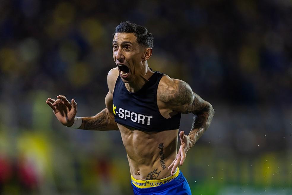 Di María faz golaço de falta e decide clássico entre Rosário Central e Newell's Old Boys