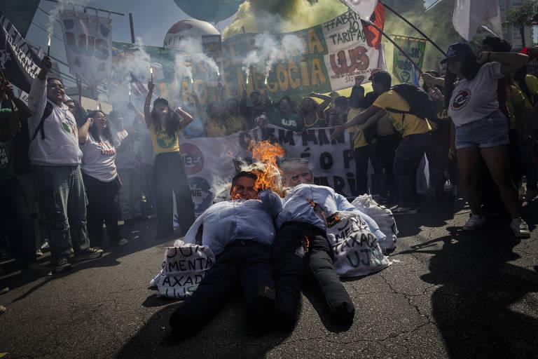 Manifestantes contra tarifas de Trump