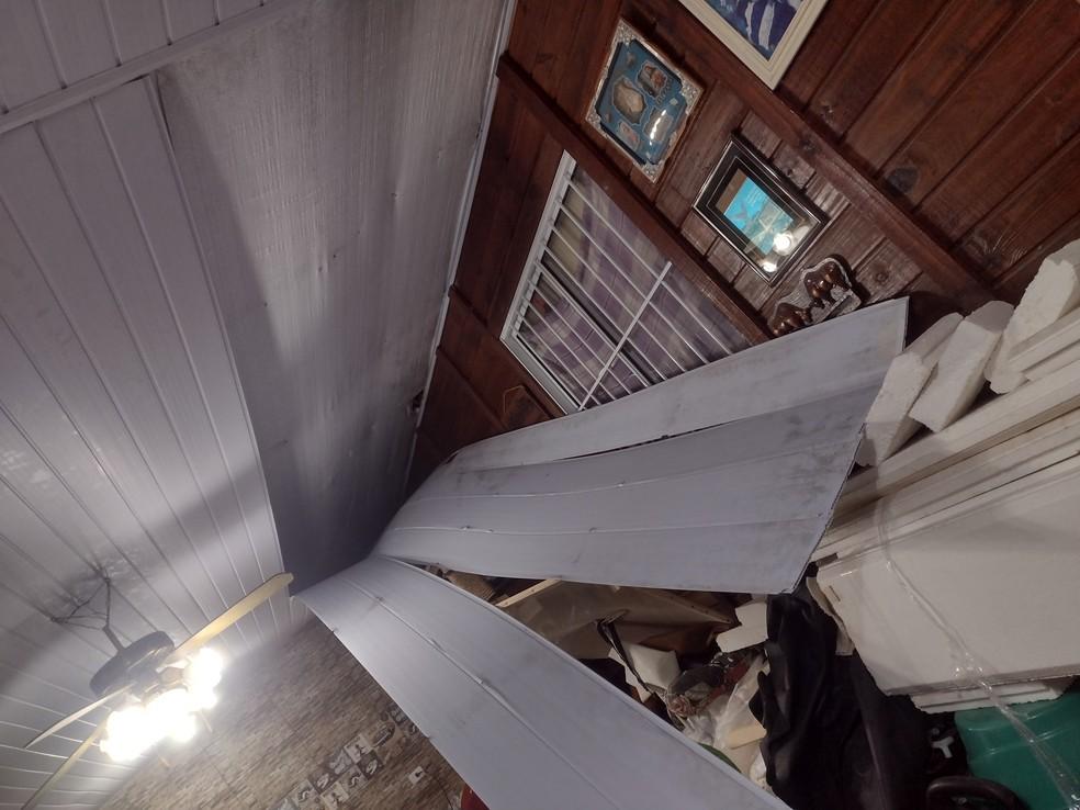 Forro de casa caiu após explosão de fábrica