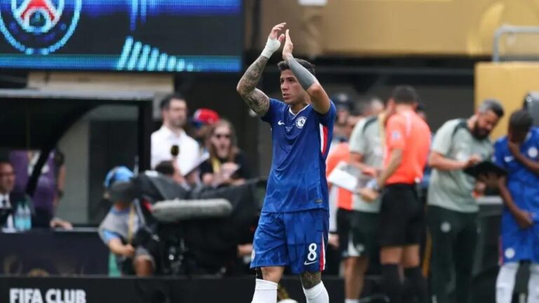 Enzo Fernández permanece no Chelsea: Fabrizio Romano confirma futuro do jogador