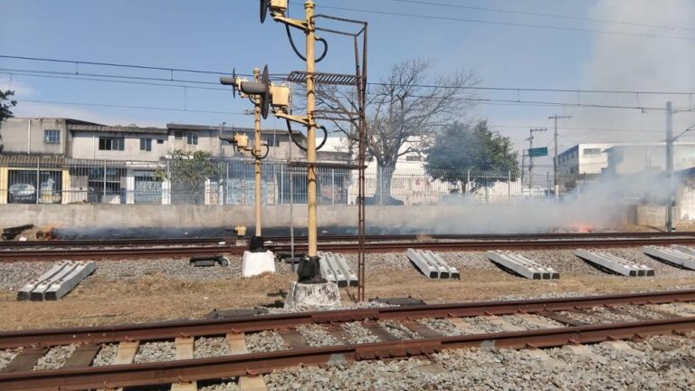 Incêndio Afeta Circulação dos Trens da Linha 12 da CPTM