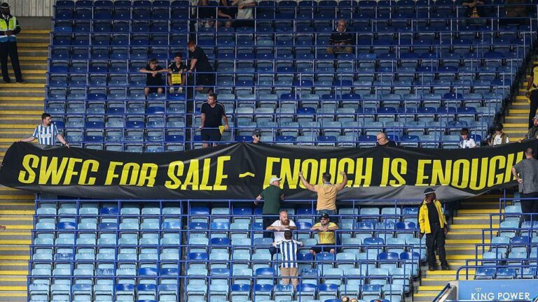 Wrexham Apoia Protesto dos Torcedores do Sheffield Wednesday Contra Dejphon Chansiri