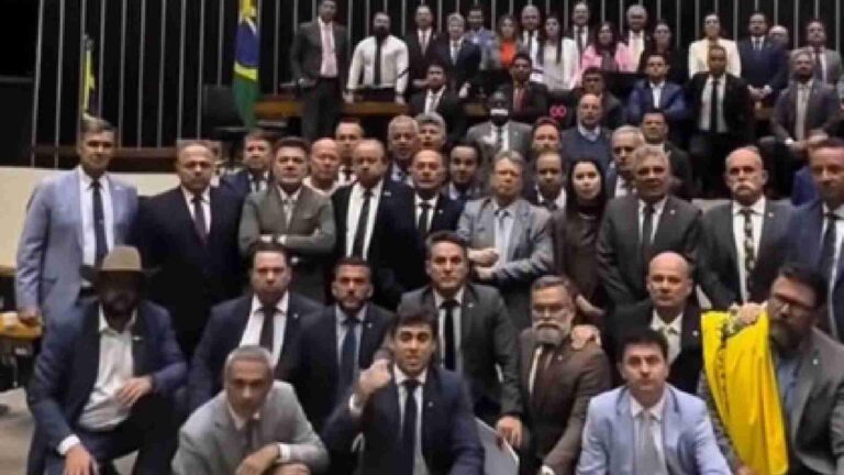 Protesto na Câmara: Mudanças e Polêmicas no Cenário Político