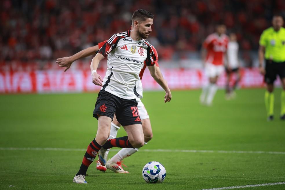 Flamengo terá praticamente força máxima para enfrentar o Vitória