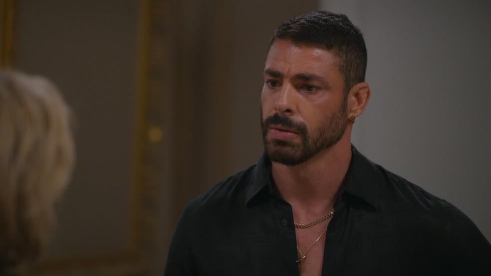 César decide fugir de seu casamento