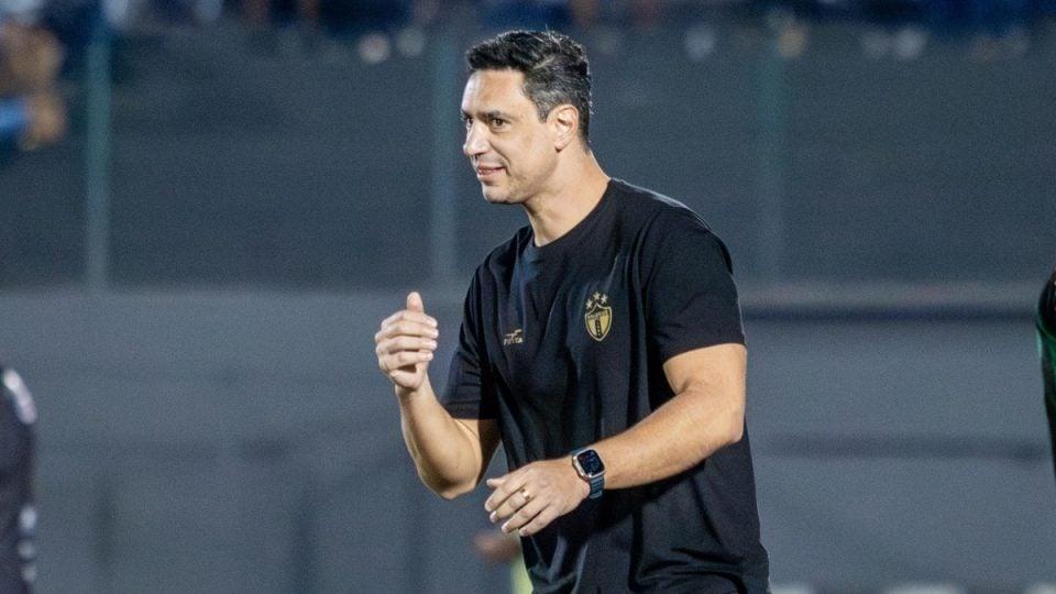 Bernardo Franco, técnico do Brusque, adversário do Londrina.