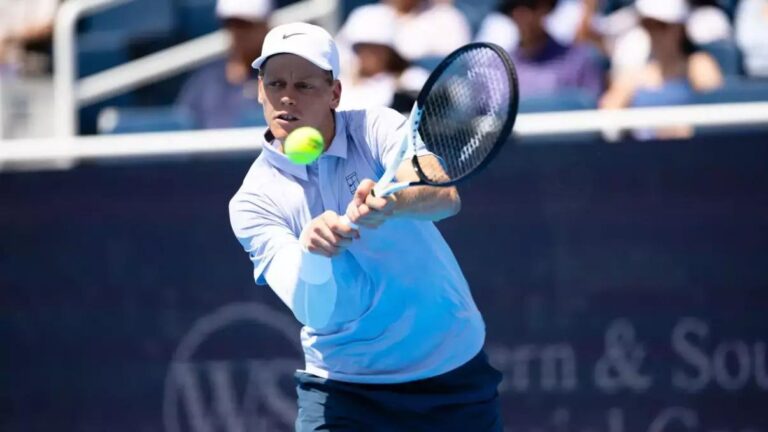 Jannik Sinner avança no Cincinnati Masters enquanto Frances Tiafoe se lesiona