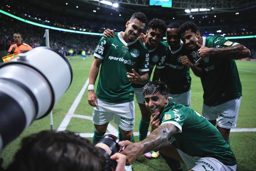Palmeiras comemora gol diante do Sporting Cristal pela Libertadores