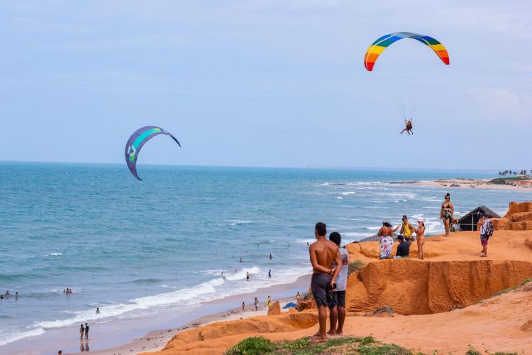 Calendário de folgas com feriados no Brasil
