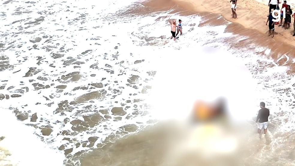 Resgate de jovem que morreu afogado na praia de Manaíra, em João Pessoa
