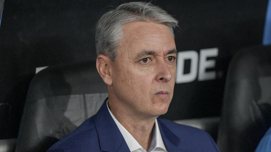 Tiago Nunes, técnico da LDU, durante jogo contra o Botafogo