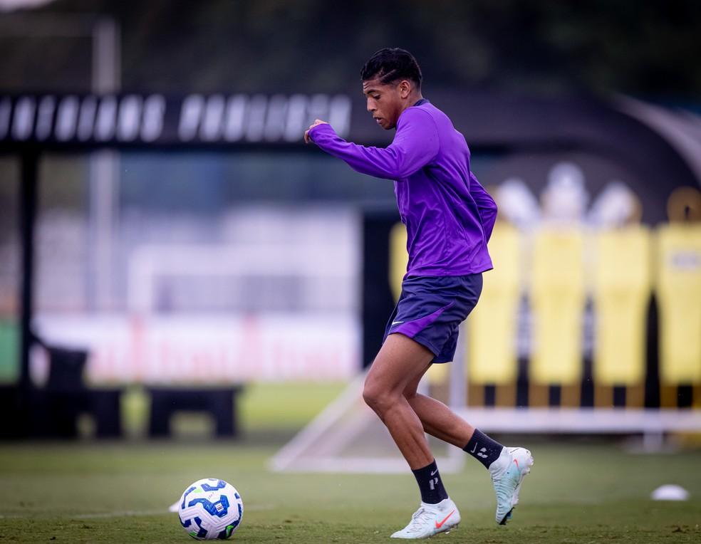 Kauê Furquim, de 16 anos, ganhou chances em treinos do profissional do Corinthians