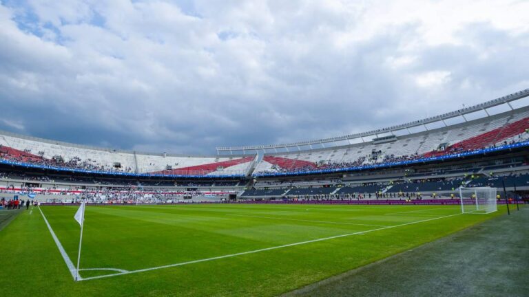 River Plate e Libertad se enfrentam na busca por uma vaga nas quartas de final da Libertadores