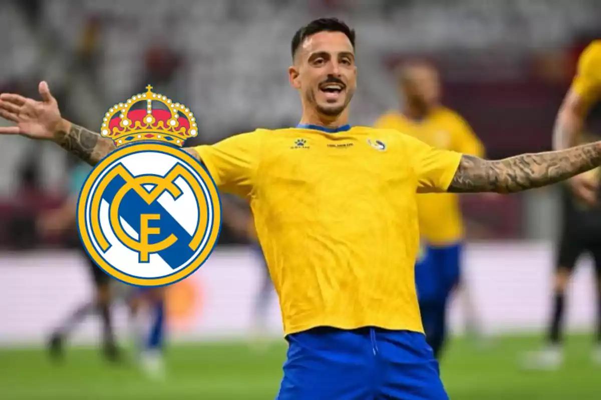 Jogador de futebol celebrando com os braços para cima, usando um uniforme amarelo e azul, com o emblema do Real Madrid superposto ao fundo.