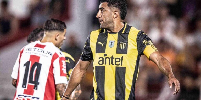 Peñarol vence River Plate e se aproxima da liderança do Torneio Clausura
