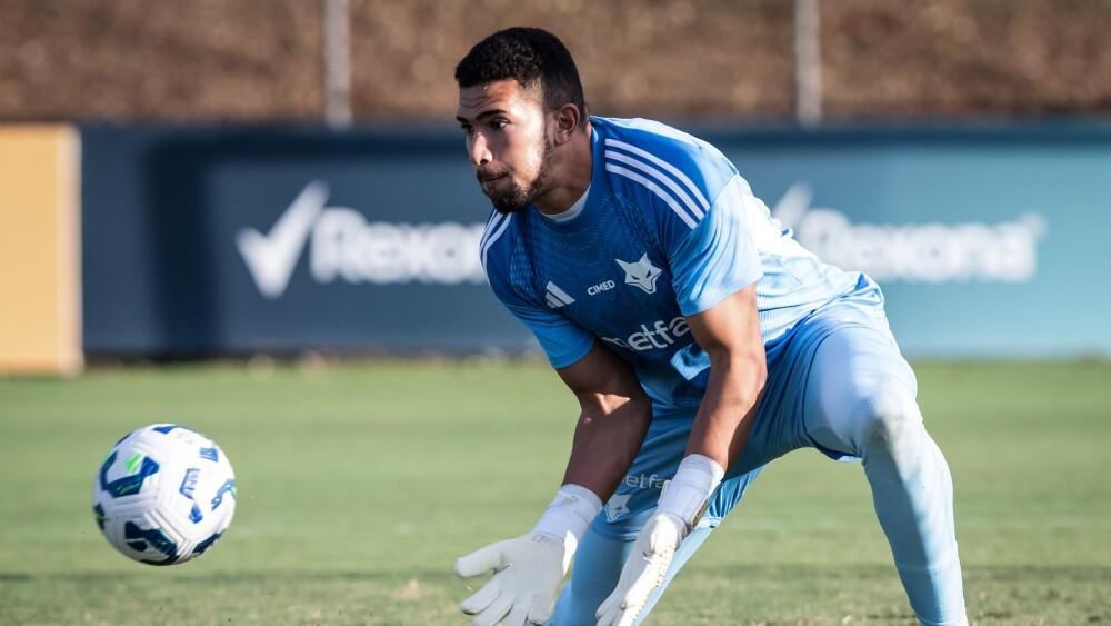 Léo Aragão durante treino do Cruzeiro na Toca da Raposa II