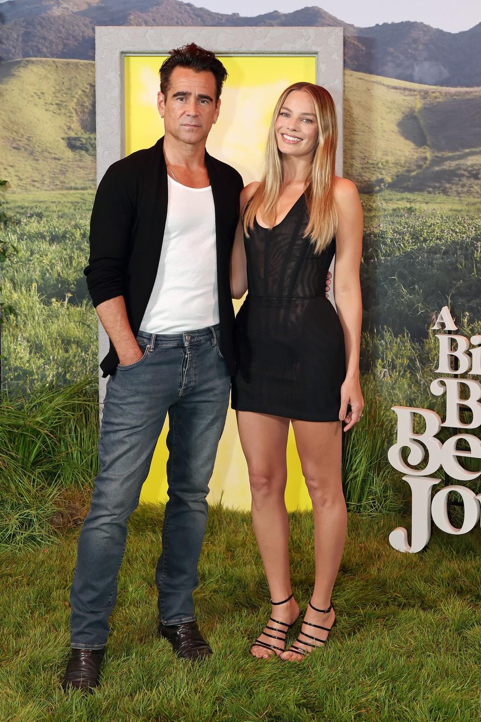 Colin Farrell e Margot Robbie em evento de divulgação de A Grande Viagem da Sua Vida (2025) em Los Angeles