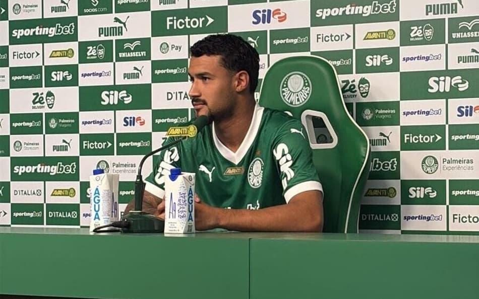 Jefté foi apresentado oficialmente