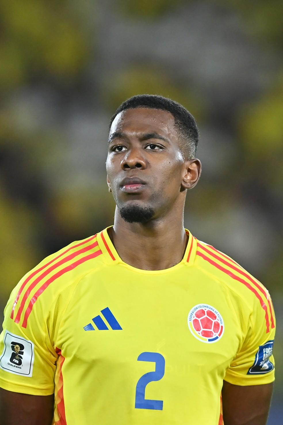 Carlos Cuesta, zagueiro do Colômbia, é alvo do Vasco