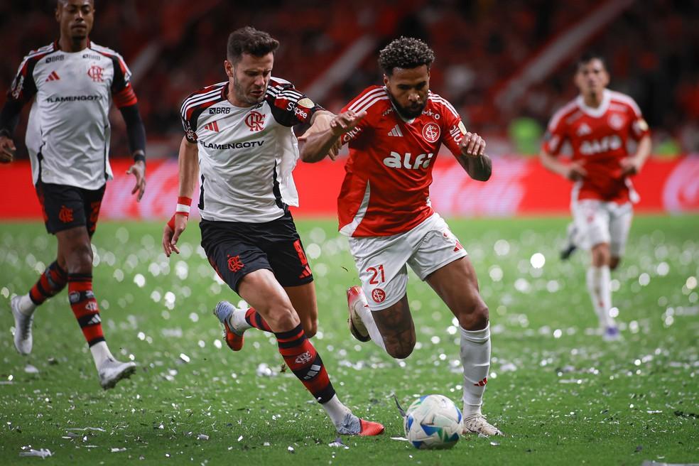Saúl e Wesley em Internacional x Flamengo