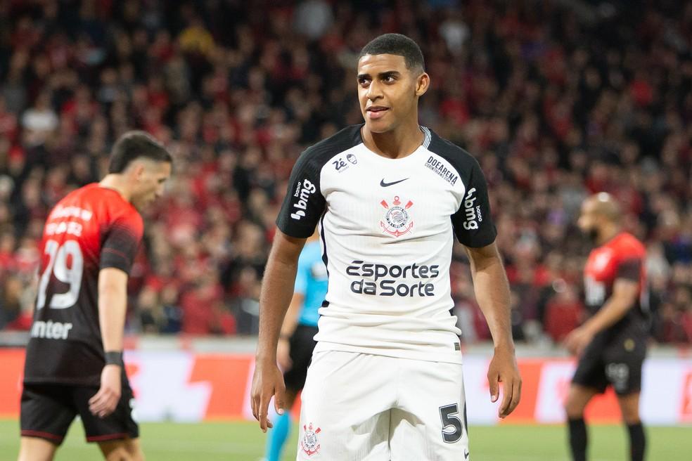 Gol de Gui Negão em Athletico x Corinthians