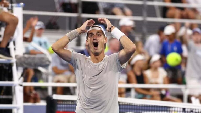 Atmane Faz História em Cincinnati ao Eliminar Dois Top 10 e Chegar às Semifinais