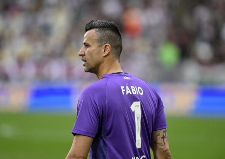 Fábio Igual a Lenda: Goleiro do Fluminense Se Torna Recordista de Jogos no Futebol Mundial